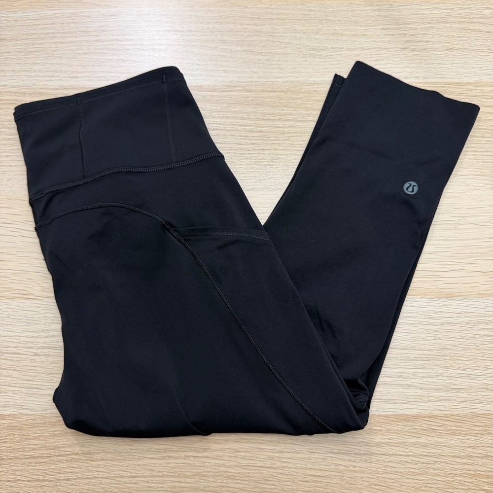 Lululemon Black High Rise Crop Leggings Size 4 Side Pockets 18 Inch Yoga